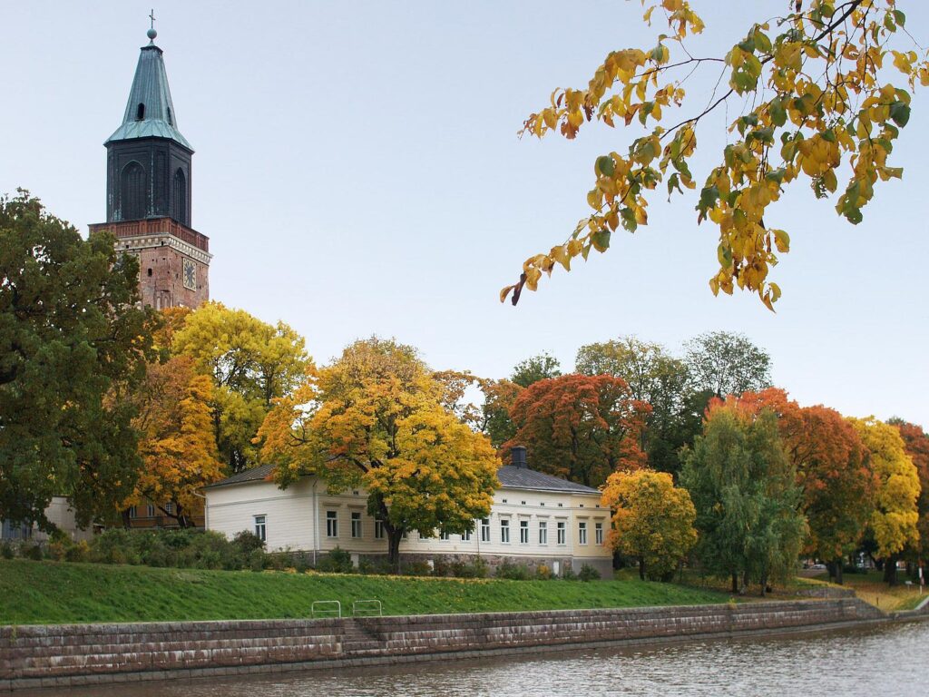 1600px-Autumn_in_Turku