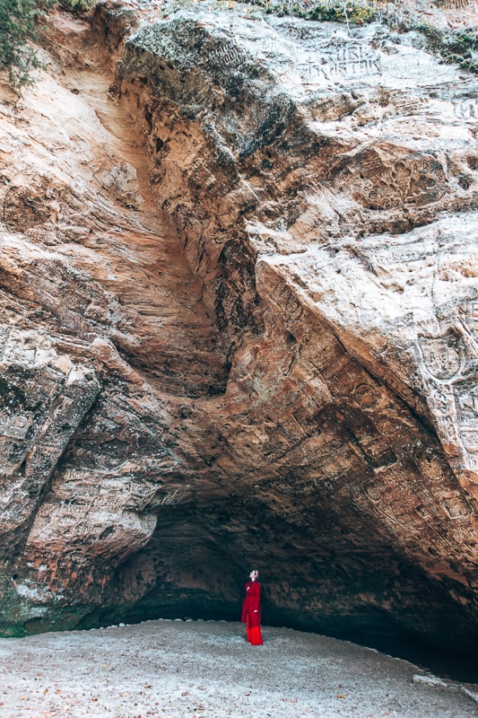 5dbf14628b3107a34c8d0172_guutmana caves