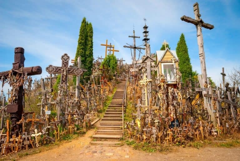 Siauliai-Hill-of-Crosses-768x514