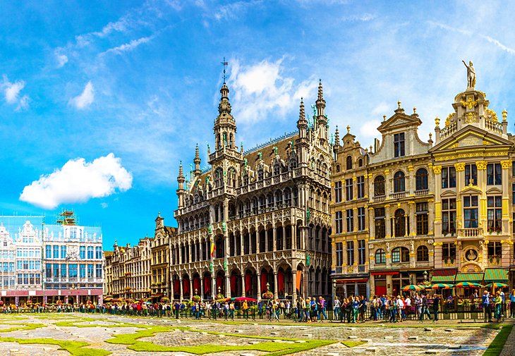 belgium-brussels-la-grand-place-summer-day