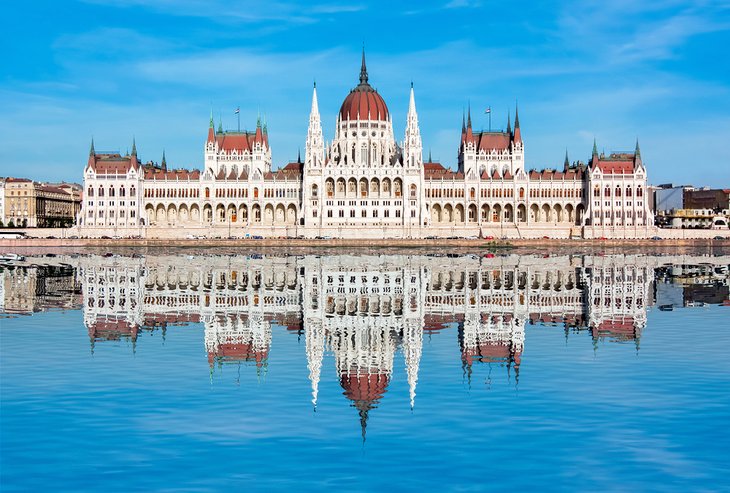 hungary-top-attractions-hungarian-parliament-building-budapest