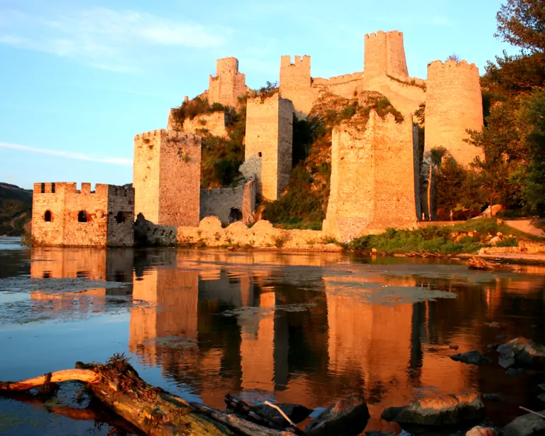 Serbia-Golubac-Canva-768x614
