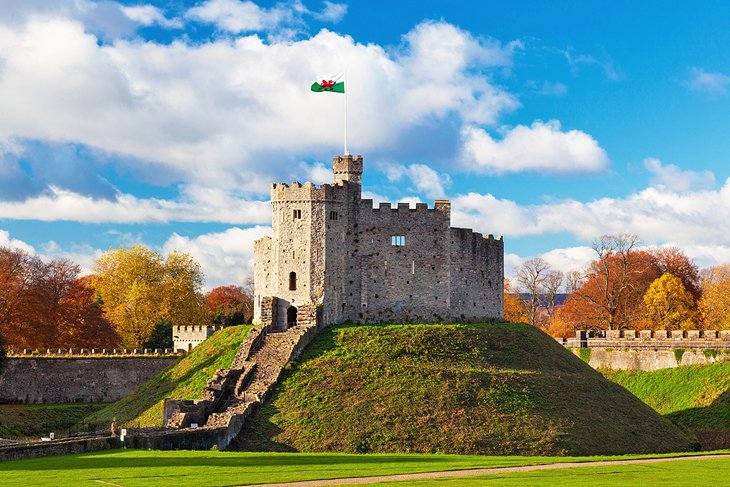 wales-top-attractions-cardiff-castle-national-museum-cardiff