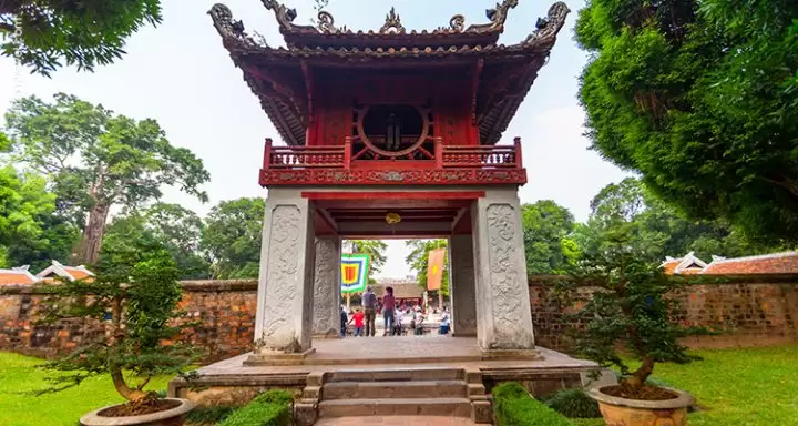 Vietnam-hanoi-The-Temple-of-Literature-4-720x384