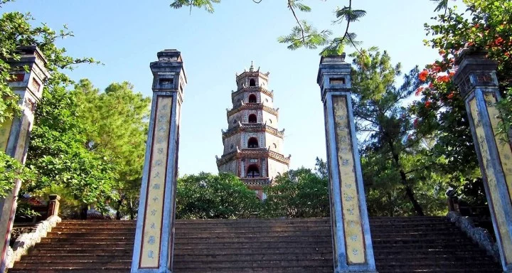hue-city-tour-thien-mu-pagoda-1-720x384