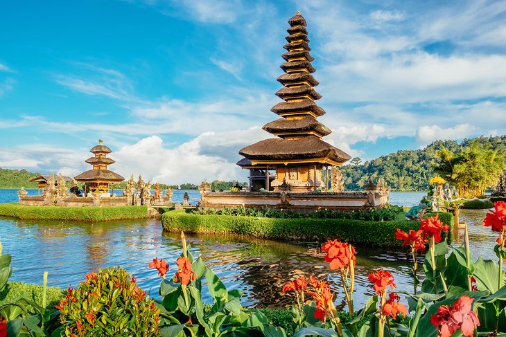 indonesia-bali-top-attractions-places-to-visit-intro-paragraph-pura-ulun-danu-bratan
