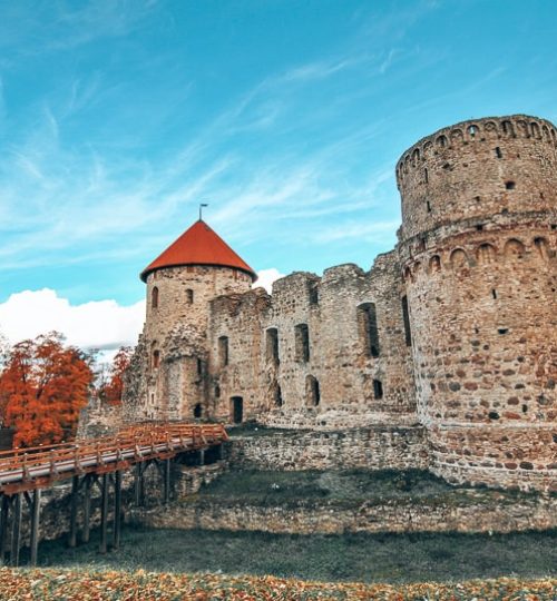 5dbf1509c2ce783a9d5bd6e5_cesis castle