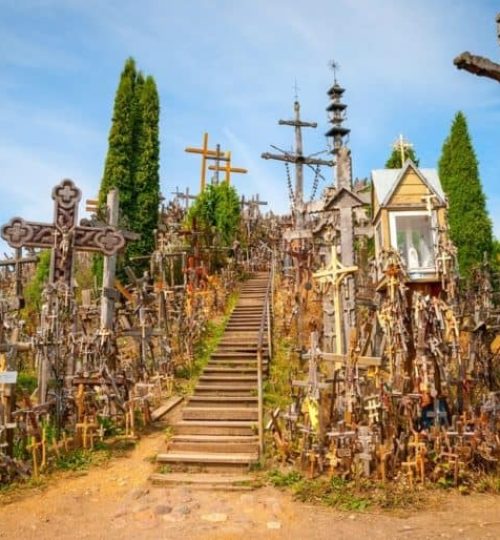 Siauliai-Hill-of-Crosses-768x514