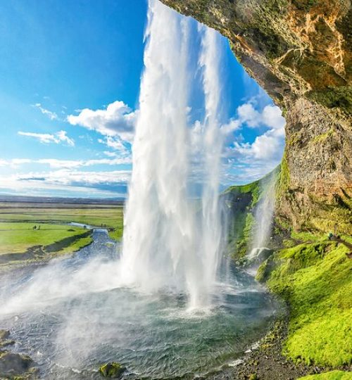 iceland-top-attractions-intro-paragraph-seljalandsfoss-waterfall