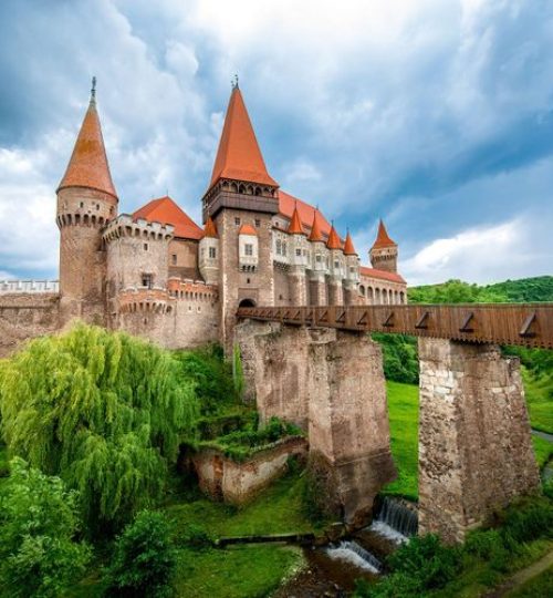 medium_corvin-castle-romania-shutterstock_294938549.jpg_dc35cfd17a