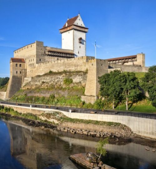 narva-castle-on-the-estonian2e5314-768x512